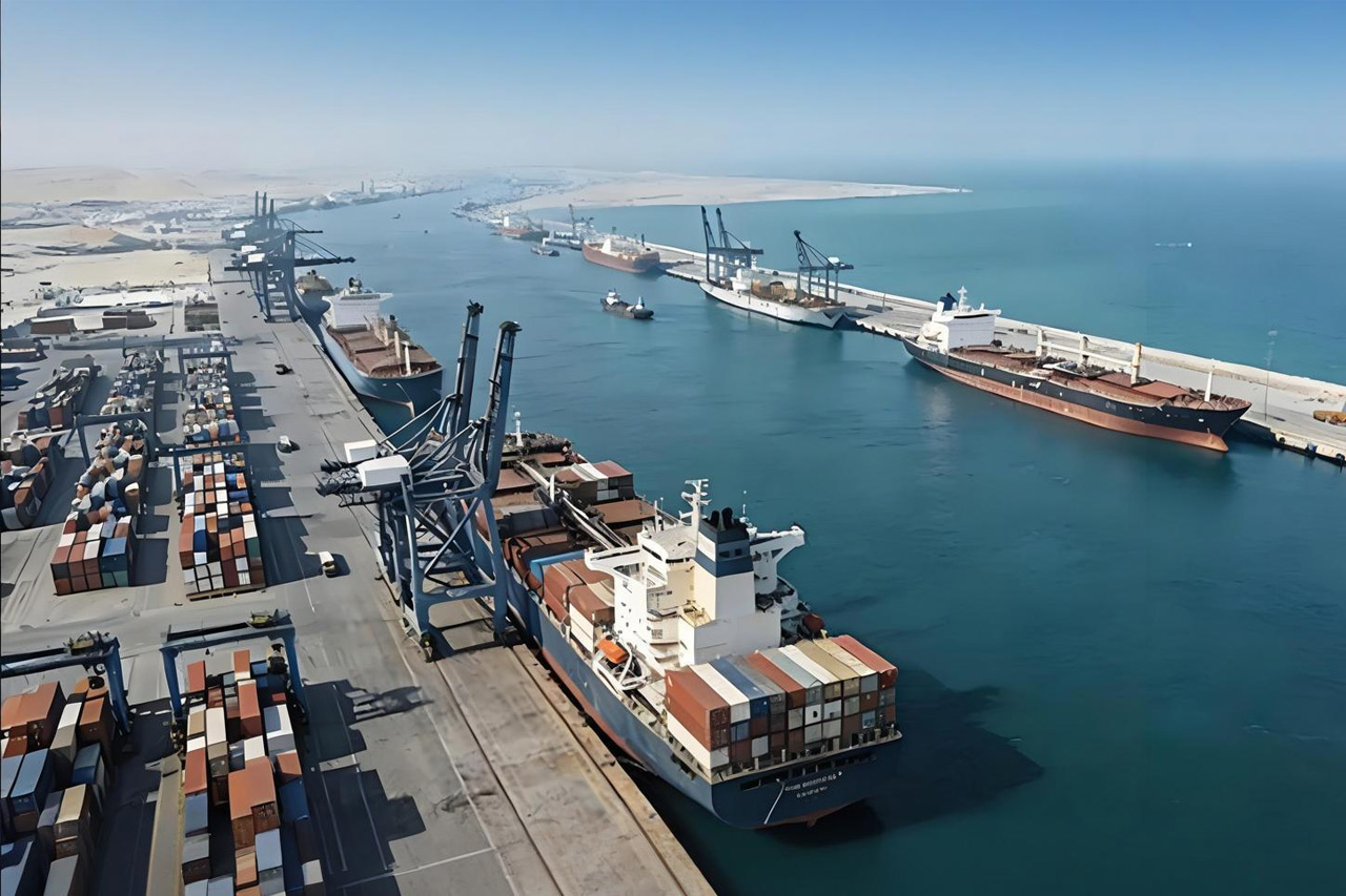 霍尔木兹海峡航运几近停滞——美伊军事冲突影响全球航运业遭遇冲击