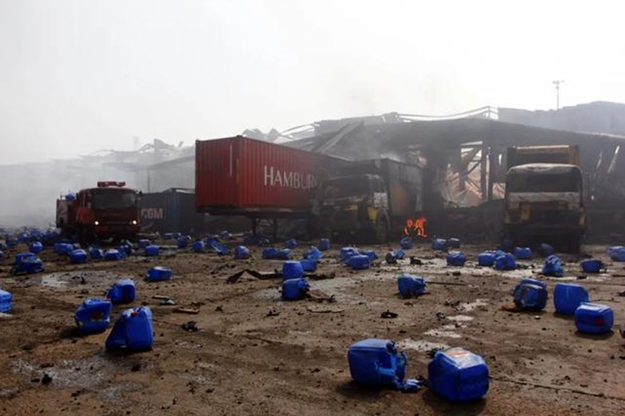 孟加拉吉大港堆场爆炸，1300多个货柜损毁！损失惨重！